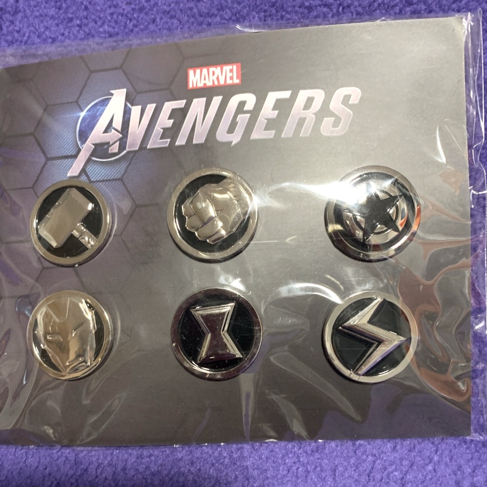 Marvel Avengers Collectors Pin Set
